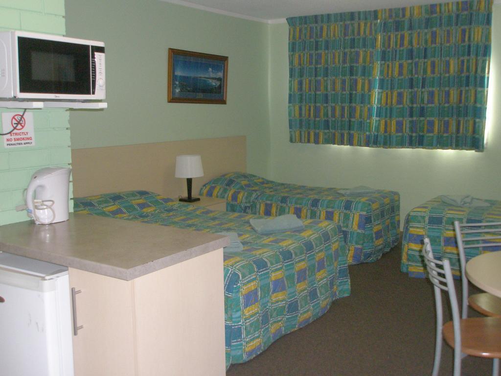 Cbd Motor Inn Coffs Harbour Room photo